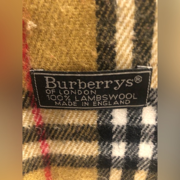 Authentic Burberry Classic 100% lambs wool Scarf - Picture 2 of 4